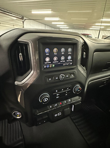 Chevrolet Silverado 2500 Custom Crew Cab Z71 4x4 d'occasion en excellent état - Modèle 2024 - Product Image 4