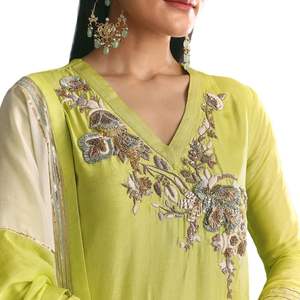 Costume de Kurta Sharara en soie russe verte avec Gotta Work Tenue de fête ethnique élégante pour femmes pour les célébrations de mariage - Product Image 5