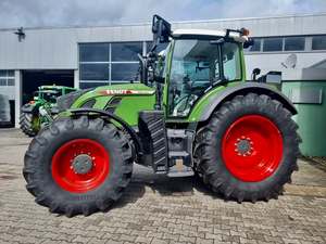 FENDT TRACTOR 724 4X4 Cab Tractor con suspensión de 50KM 3PT para fines agrícolas 180HP Tractor agrícola de potencia nominal - Product Image 4