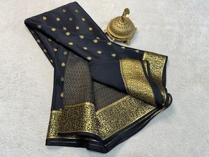 Saris en soie de Mysore pure brodée pour femmes, conçus par des designers, pour les occasions de fête et de mariage - Product Image 4