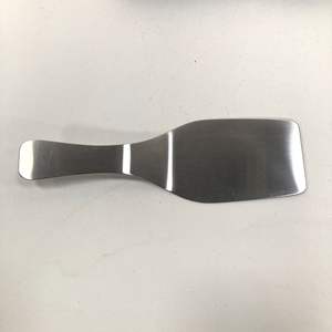 Cuillère à gâteau en métal de qualité supérieure avec un design élégant idéal pour servir des gâteaux pendant les fêtes et les cérémonies - Product Image 1