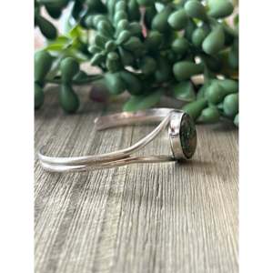 Bracelet manchette en argent sterling avec turquoise Royston, fait main par des artisans Navajo - Product Image 4