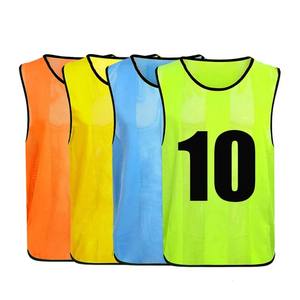 Vente directe d'usine gilet d'entraînement de football personnalisé et bavoirs en maille 100% polyester respirant maillots de football à séchage rapide - Product Image 1