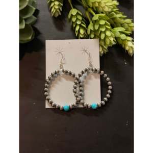 Pendientes Colgantes Navajo de Turquesa Kingman y Plata de Ley con Perlas Hechas a Máquina, Diseño Elegante - Product Image 1