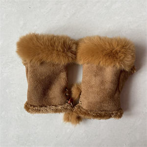 Mitaines en daim doublées de fausse fourrure de luxe pour femmes | Gants d'hiver chauds | Mitaines thermiques douces de style peau de mouton pour temps froid - Product Image 2