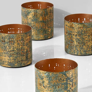 Porte-bougie en métal de luxe fabriqué pour la décoration intérieure haut de gamme avec un savoir-faire de qualité supérieure et un attrait élégant - Product Image 1