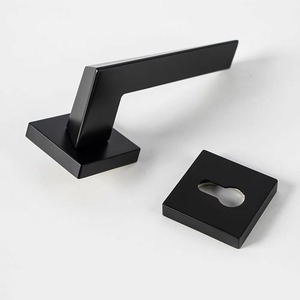 Poignée de porte design noire élégante pour maisons modernes, porte principale élégante, chambre à coucher et bureau, quincaillerie intérieure fabriquée en Inde - Product Image 1