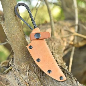Couteau de chasse et de camping Viking avec étui en cuir, lame en acier Damas artisanale, style nordique traditionnel, manche en corne de taureau - Product Image 4