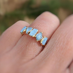 Bagues en plaqué or brut aigue-marine bijoux galvanisés en pierres précieuses bagues minimalistes bague en plaqué or brut naturel - Product Image 1