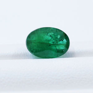 Émeraude zambienne 100% naturelle, 2,20 carats, forme ovale, couleur vert moyen, pierre de naissance de mai, pour la fabrication de pendentifs au meilleur prix - Product Image 1