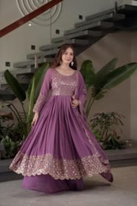 Ensemble Anarkali Palazzo de Luxe UNITY LUXURE, violet brodé, avec dupatta, tissu en mélange de soie, travail de zari et de sequins, tenue de fête - Product Image 4