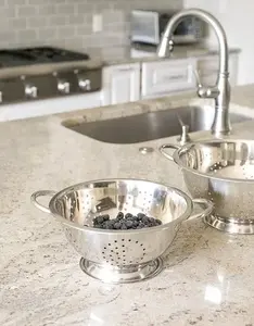 Vente en gros de mini passoire en acier inoxydable avec base robuste poignées faciles à saisir pour un rinçage pratique des métaux et une vidange - Product Image 1