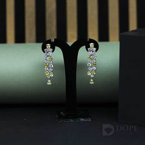 ต่างหูประดับเพชรสีโรสโกลด์นำโชคจากนักออกแบบที่กำลังมาแรงสำหรับงานครบรอบและงานปาร์ตี้ - Product Image 1