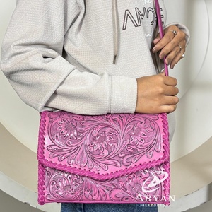 Sac bandoulière en cuir artisanal bohème western, sac à main sculpté floral, sac à bandoulière vintage fait à la main, style cowgirl boutique - Product Image 1