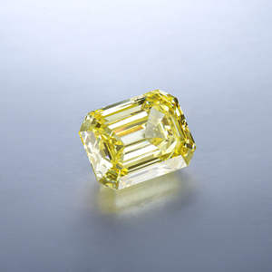 Diamantes amarillos de corte esmeralda cultivados en laboratorio de 4,0 CT, sueltos certificados por IGI con certificado - Product Image 2