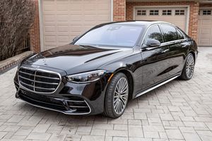 รถยนต์เมอร์เซเดส-เบนซ์ S580 4Matic ปี 2022 สภาพดี ไมล์ 3900 กม. เครื่องยนต์ 496 แรงม้า Twin-Turbo V8 AMG Line - Product Image 3