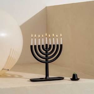 Soporte de Metal para Vela Menorah con Revestimiento de Polvo Negro Acabado Base Redonda Diseño Único Calidad Premium para Decoración del Hogar - Product Image 3