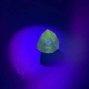 Diamante Natural de Corte Brillante Modificado en Forma de Escudo, Color Gris Oscuro Fantasía, 3.44CT - Product Image 1