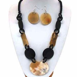 Collar de cuerno a 10USD pieza Collar de cuerno de búfalo natural Producto indio hecho a mano - Product Image 1