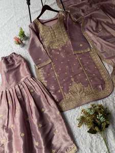 Conjunto de Lujo Especial para Eid: Top con Bordado de Lentejuelas y Pantalones Plazzo con Dupatta - Product Image 5