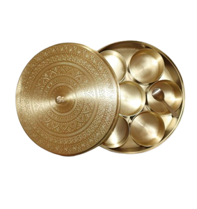 Diseño grabado Aluminio Masala Dani Caja de especias Contenedor de especias de metal con cuchara Caja de vajilla India almacenada - Product Image 1