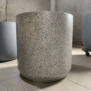 Grands pots de jardinière en fibre d'argile imperméables légers extérieurs Application de jardin avec courbes fleur en vrac PLANTERDESIGN - Product Image 1