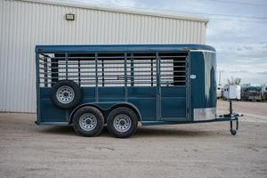 Remolque utilitario para ganado de 2 ejes con pared lateral desmontable, valla para transporte de ganado, ovejas, caballos, vacas y cerdos - Product Image 3