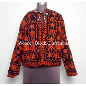 Veste pour femme en broderie indienne Suzani faite à la main, rayée florale, matelassée, rembourrage en coton, velours respirant, écologique, hiver - Product Image 2