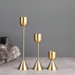 Candelabro cónico de tallo largo de latón minimalista antiguo, juego de portavelas para decoración del hogar a bajo costo - Product Image 6