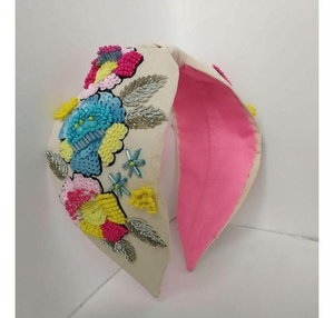 Bandeau décoratif élégant en perles et en strass pour filles et femmes, avec des éléments multicolores et une qualité supérieure - Product Image 4