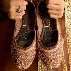 Nuevo Diseño Antideslizante con Suela Suave, Khussa para Mujer, Cuero Genuino de Alta Calidad, Colores y Tallas Personalizables, Venta al Por Mayor - Product Image 4