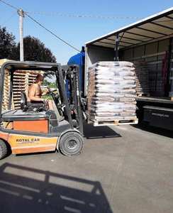 Pellets de Madera de Biomasa de Energía Natural, Palets de 15 kg de Briquetas de Pino y Roble, 70 Bolsas - Virutas de Madera con Patrón de Bastón - Product Image 1