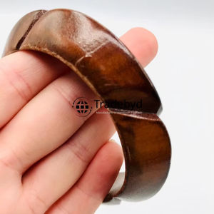 Bracelets en bois faits à la main pour dames bijoux de mode exportation en gros par Tradebyd - Product Image 1