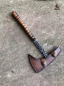 Hache tactique faite à la main personnalisée de haute qualité Damas Tomahawk Viking Hachette Beared Camping Couverture en cuir d'occasion Coupe extérieure - Product Image 5