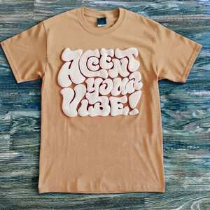 เสื้อยืดแขนสั้นสีเทาสำหรับผู้ชาย พิมพ์ลายพัฟ "I Can't Your Vibe" ที่ด้านหน้า สไตล์ลำลอง ผ้าคอตตอนเจอร์ซีย์ - Product Image 4