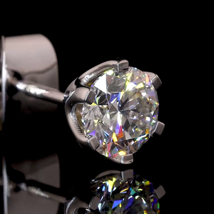 Goujon en diamant de laboratoire en or 14 carats fabriqué avec un diamant rond de laboratoire, offrant un éclat éthique et un ajustement sûr - Product Image 2