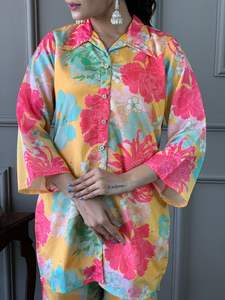 ชุดสายพิเศษยาวถึงข้อเท้าสำหรับงานแต่งงานพร้อมโบว์ผ้าพันคอสำหรับงานปาร์ตี้และพิธี haldi หนึ่งชุด - Product Image 3