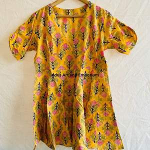 Belle robe en coton à imprimé floral Robe pour un usage décontracté Robe à imprimé à la main - Product Image 1