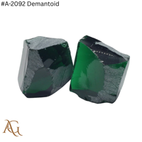 Les cristaux cultivés en laboratoire ont créé Rough # A 2092 Demantoid Vert Résistant à la Chaleur Qualité Facettage Gemme Synthétique Simulée Nano pour la Lapidaire