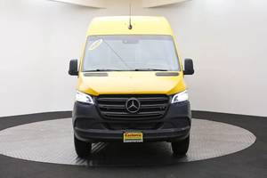รถตู้เมอร์เซเดส-เบนซ์ สปรินเตอร์ 2500 ปี 2021 มือสอง หลังคาสูง รุ่นบรรทุกสินค้า ฐานล้อ 170 นิ้ว ไฟหน้า LED แอร์อัตโนมัติ เบนซิน พวงมาลัยซ้าย - Product Image 1