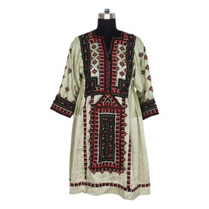 Robe Banjara afghane supérieure brodée à la main-Style Vintage antique et confortable Broderie vintage faite à la main Banjara bohème - Product Image 1