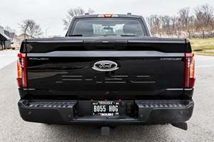 FORD F-150 4x4 2025 d'occasion en parfait état, 705 ch, V8 atmosphérique, 4 roues motrices, conduite à gauche, intérieur cuir, jantes R21, faible kilométrage - Product Image 4