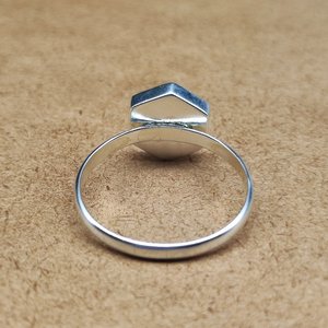 Bague simple en argent sterling véritable 925 avec lunette hexagonale vierge de 10mm, idéale pour les cendres et la résine, pour le remplissage du lait maternel. - Product Image 2