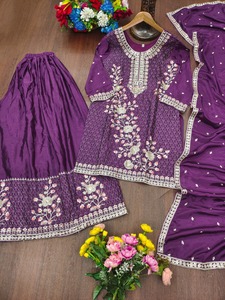 Salwar Kameez traditionnel en tissu Chinon indien pakistanais tendance, couleur pourpre, pour femmes, pour fêtes, bals, mariages, vêtements ethniques - Product Image 5