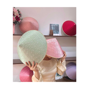 Sombrero cónico hecho de hojas de palma ecológica, adecuado para sombrillas, viajes y decoración hecha a mano, artesanía tradicional de Vietnam - Product Image 4