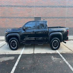 Toyota Tacoma TRD Off-Road HV 2024 d'occasion en excellent état - Product Image 2