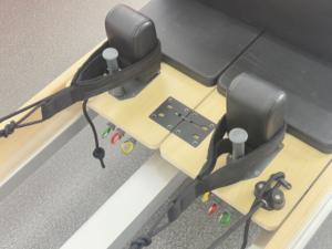 Réformateur de formation réglable multifonction en gros Rail complet deux voies Réformateur de Pilates en bois d'érable massif - Product Image 2