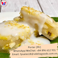Cuisine vietnamien de haute qualité, savoureux gâteau banane à la vapeur avec noix de coco (banh chuoi hap) vacances