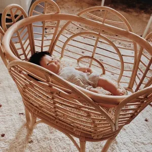 Culla per bambole in Rattan di alta qualità, Mini culla per bambole in Rattan, decorazione per camerette per bambini, cesto di mosè di paglia all'ingrosso