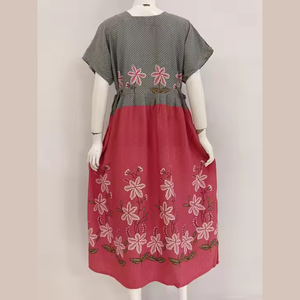 Robe d'été rayonne de haute qualité pour femmes, vêtements de nuit grande taille, motif floral minimaliste chrysanta - Product Image 4